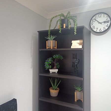 Homey Studio In Newport Perfect For Couples & Travelers Eksteriør billede