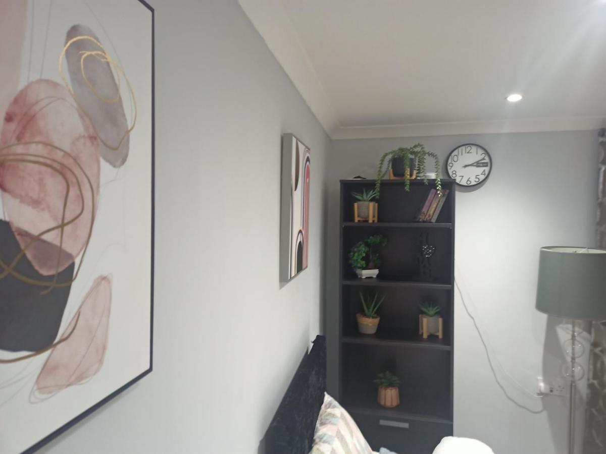 Homey Studio In Newport Perfect For Couples & Travelers Eksteriør billede