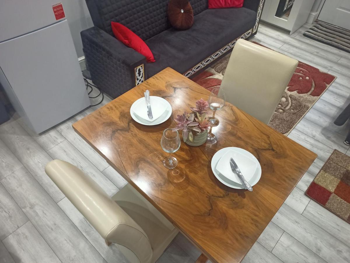 Homey Studio In Newport Perfect For Couples & Travelers Eksteriør billede