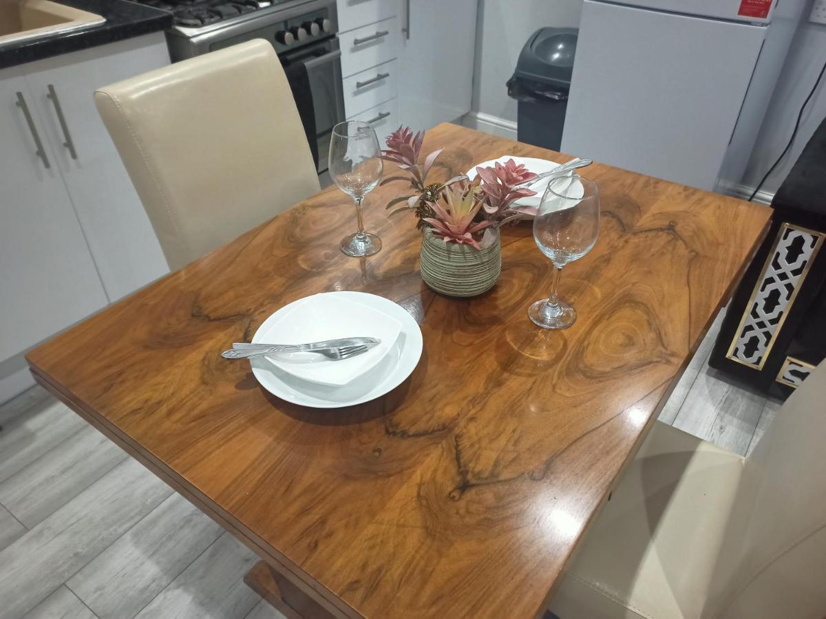 Homey Studio In Newport Perfect For Couples & Travelers Eksteriør billede
