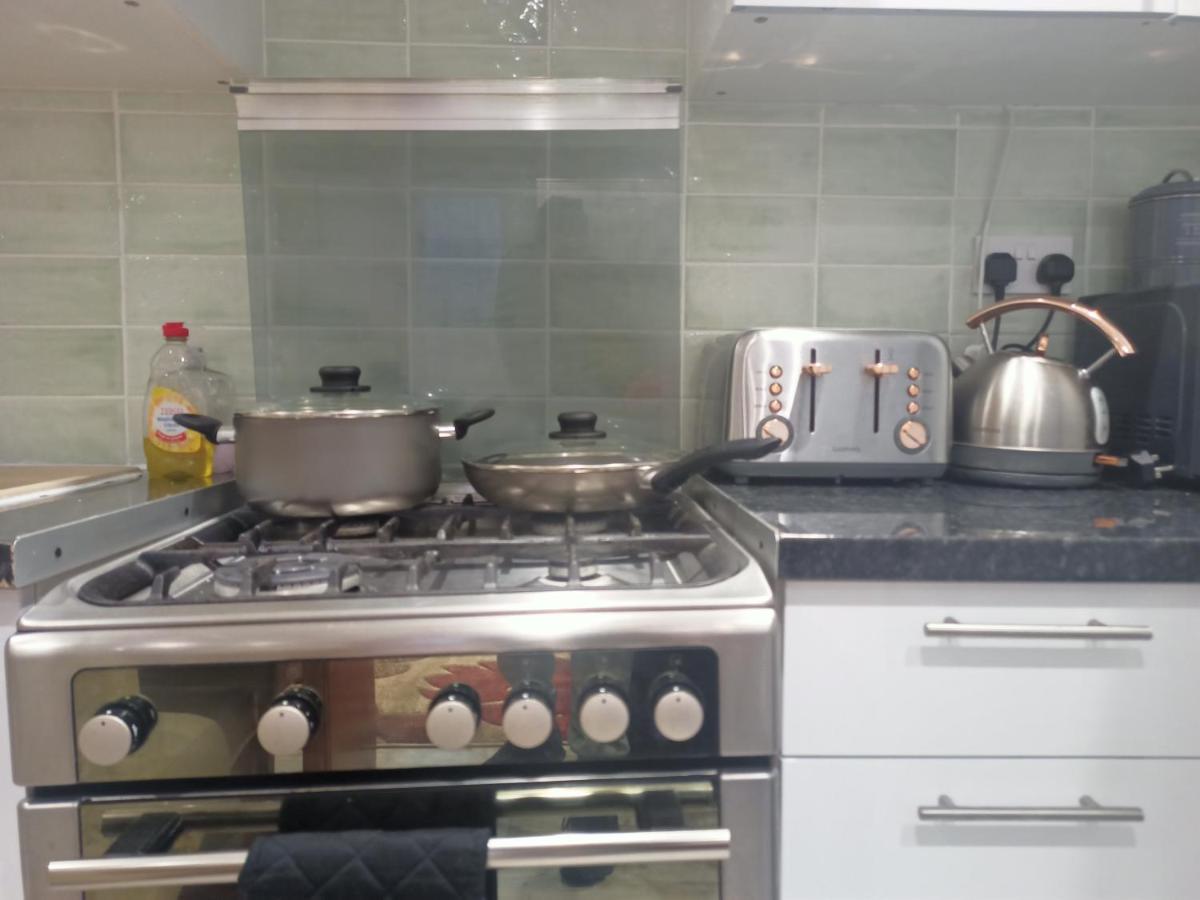Homey Studio In Newport Perfect For Couples & Travelers Eksteriør billede