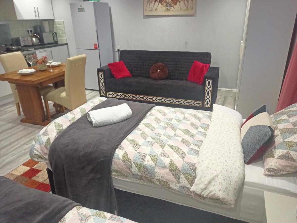 Homey Studio In Newport Perfect For Couples & Travelers Eksteriør billede