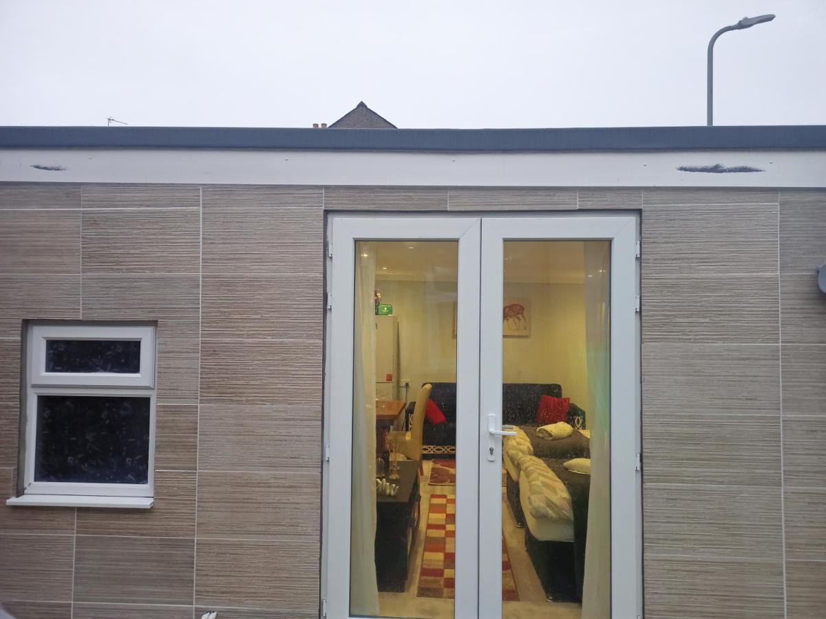 Homey Studio In Newport Perfect For Couples & Travelers Eksteriør billede