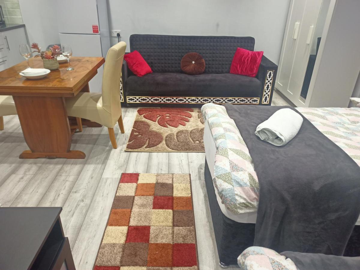 Homey Studio In Newport Perfect For Couples & Travelers Eksteriør billede