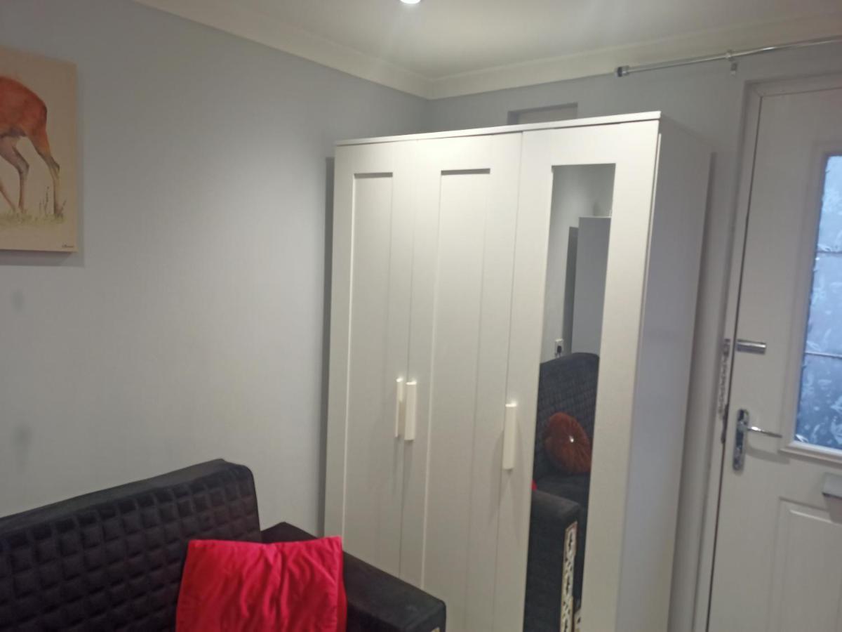 Homey Studio In Newport Perfect For Couples & Travelers Eksteriør billede