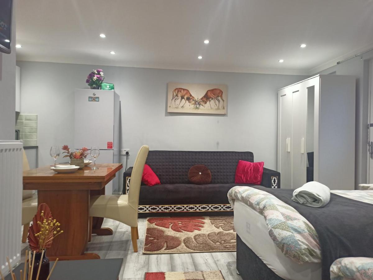Homey Studio In Newport Perfect For Couples & Travelers Eksteriør billede