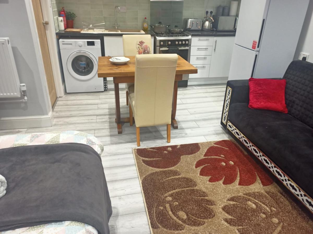 Homey Studio In Newport Perfect For Couples & Travelers Eksteriør billede