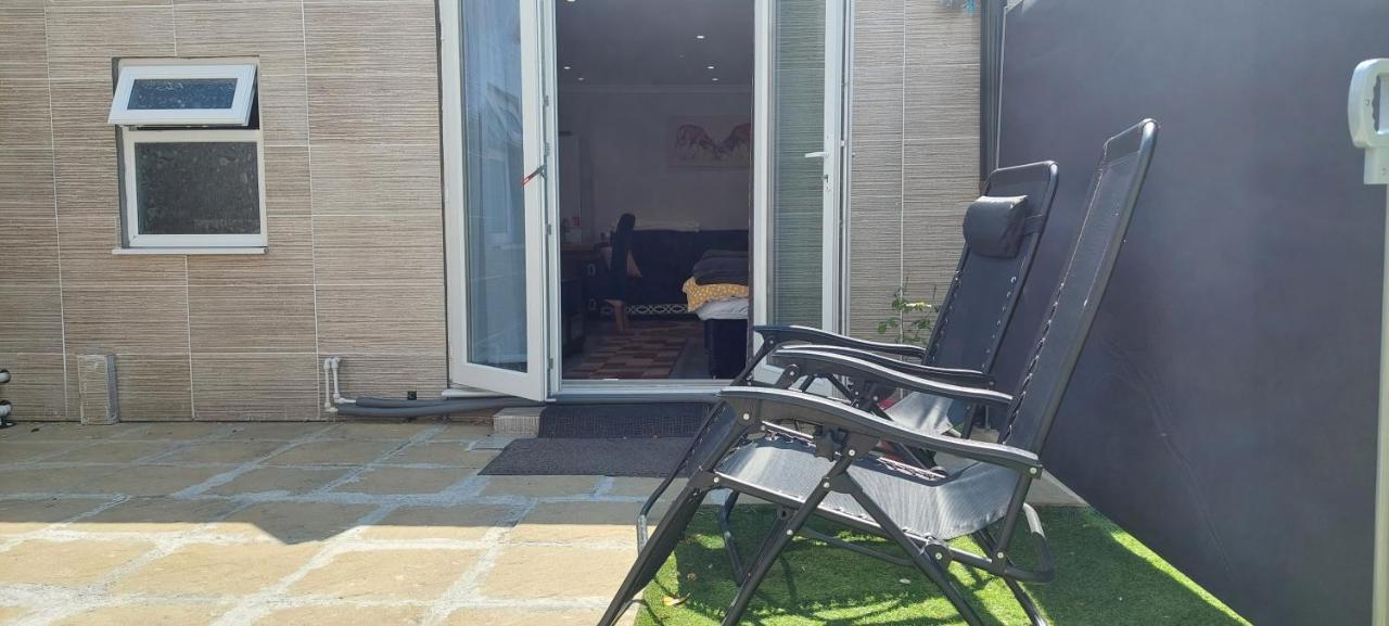 Homey Studio In Newport Perfect For Couples & Travelers Eksteriør billede